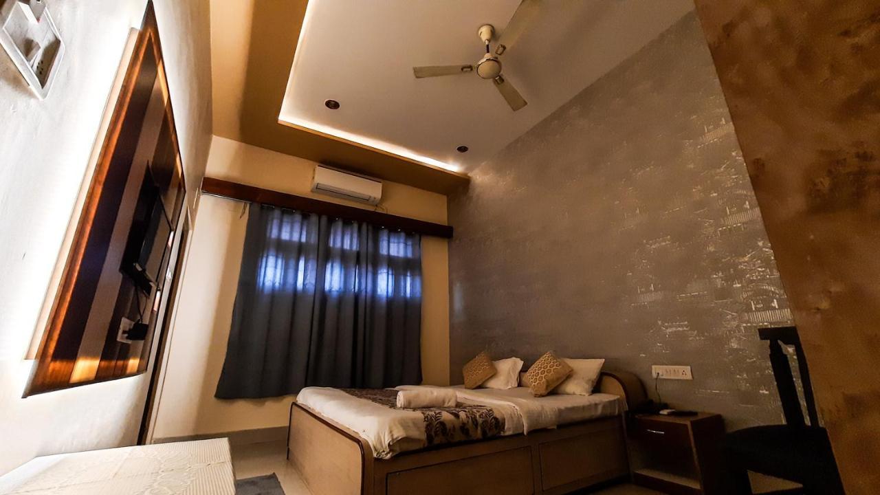 Hotel Rajyashree Palace Váránaszi Kültér fotó